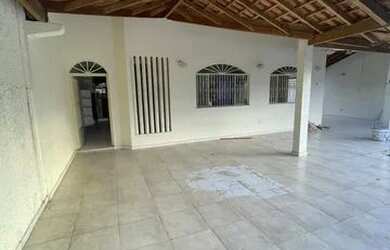 Imagem: A casa em condomínio possui 4 Dormitórios, 2 Banheiros, 4