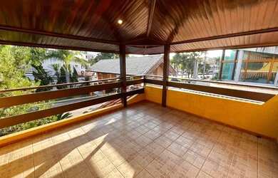 Imagem: A casa em condomínio possui 5 Dormitórios, 5 Banheiros, 5