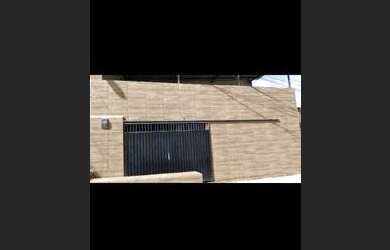 Imagem: A casa possui 5 Dormitórios, 4 Banheiros, 1 Vaga na garagem