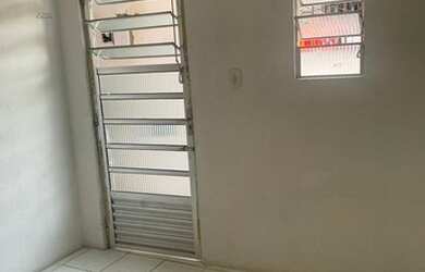 Imagem: A casa possui 1 Dormitório, 1 Banheiro, 38m² de Área e está