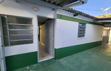 Imagem: A casa possui 1 Dormitório, 1 Banheiro, 35m² de Área e está