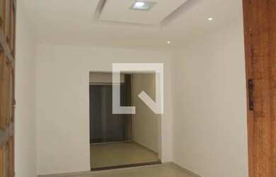 Imagem: A casa possui 4 Dormitórios, 4 Banheiros, 1 Vaga na garagem