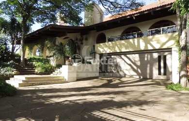 Imagem: A casa possui 4 Dormitórios, 5 Banheiros, 1.515m² de Área