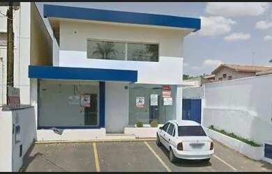 Imagem: O depósito possui 3 Vagas na garagem, 355m² de Área e está