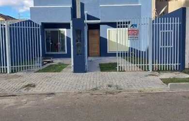 Imagem: A casa possui 2 Dormitórios, 1 Banheiro, 2 Vagas na garagem