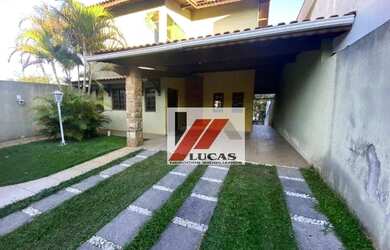 Imagem: A casa em condomínio possui 3 Dormitórios, 1 Banheiro, 2 Vagas