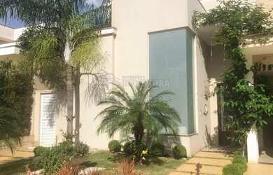 Imagem: A casa em condomínio possui 3 Dormitórios, 5 Banheiros, 4