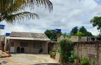 Imagem: A casa em condomínio possui 2 Dormitórios, 1 Banheiro, 2 Vagas