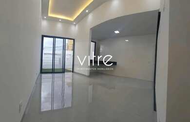 Imagem: A casa possui 2 Dormitórios, 2 Banheiros, 2 Vagas na garagem