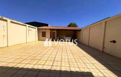 Imagem 3: Casa para aluguel tem 234 m² com 04 quartos no Bairro Custódio Pereira em Uberlândia - MG