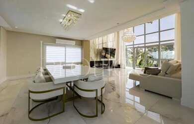 Imagem: A casa em condomínio possui 5 Dormitórios, 5 Banheiros, 5