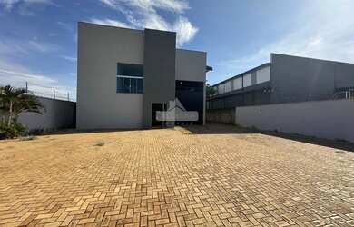 Imagem: O depósito possui 5 Vagas na garagem, 1.600m² de Área e