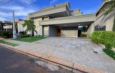 Imagem: A casa possui 4 Dormitórios, 4 Banheiros, 260m² de Área e