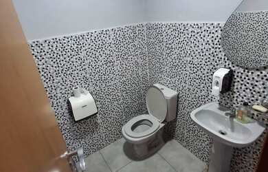 Imagem 9: Excelente Casa Comercial de Esquina c/ 5 Salas Climatizada e Armários...