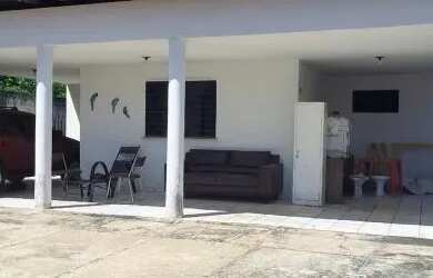 Imagem: A casa à venda possui 3 Dormitórios, 2 Banheiros, 2 Vagas