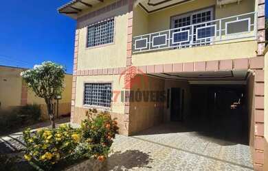 Imagem: A casa possui 5 Dormitórios, 2 Banheiros, 3 Vagas na garagem