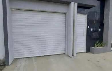 Imagem: A casa possui 3 Dormitórios, 2 Banheiros, 1 Vaga na garagem