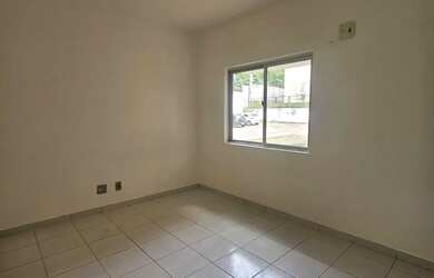 Imagem: A casa possui 2 Dormitórios, 1 Banheiro e 1 Vaga na garagem