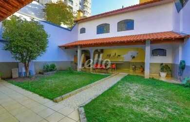 Imagem: A casa possui 4 Dormitórios, 4 Banheiros, 5 Vagas na garagem