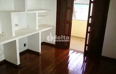 Imagem 10: Casa residencial disponível para venda e locação no bairro Santa Mônica...