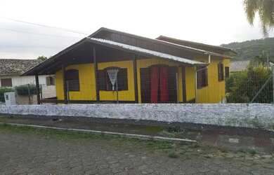 Imagem: A casa possui 2 Dormitórios, 1 Banheiro, 1 Vaga na garagem