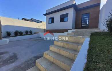 Imagem: A casa possui 3 Dormitórios, 2 Banheiros, 100m² de Área e