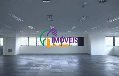 Imagem: O depósito possui 5 Vagas na garagem, 255m² de Área e está