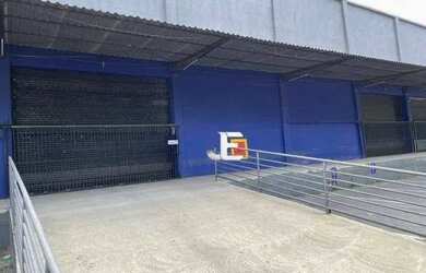 Imagem: O depósito possui 5 Vagas na garagem e 3440m² de Área e está