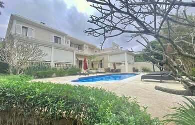 Imagem: A casa em condomínio possui 5 Dormitórios, 5 Banheiros, 4