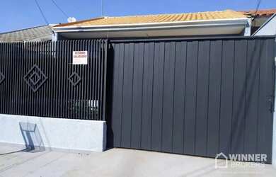 Imagem: A casa possui 3 Dormitórios, 3 Banheiros, 2 Vagas na garagem