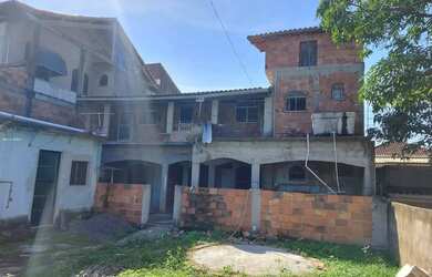 Imagem: A casa possui 2 Dormitórios, 1 Banheiro, 2 Vagas na garagem