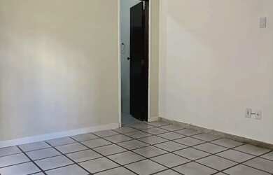 Imagem: A casa possui 3 Dormitórios, 2 Banheiros, 1 Vaga na garagem