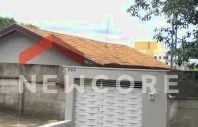 Imagem: A casa possui 3 Dormitórios, 1 Banheiro, 1 Vaga na garagem