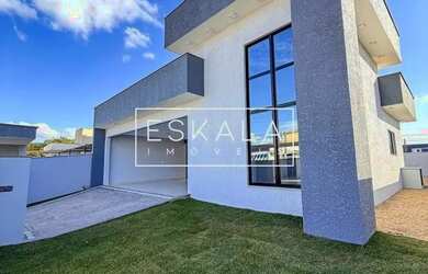 Imagem: A casa possui 3 Dormitórios, 3 Banheiros, 2 Vagas na garagem