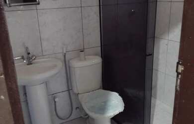 Imagem: A casa possui 2 Dormitórios, 2 Banheiros, 1 Vaga na garagem