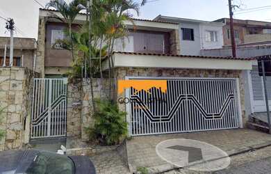 Imagem: A casa possui 3 Dormitórios, 3 Banheiros, 270m² de Área e