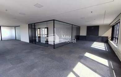 Imagem: O depósito possui 5 Vagas na garagem, 386m² de Área e está