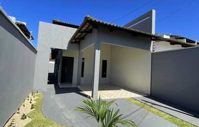 Imagem: A casa possui 2 Dormitórios, 2 Banheiros, 3 Vagas na garagem