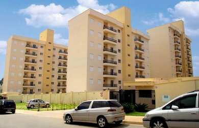 Imagem: O apartamento possui 2 Dormitórios, 1 Banheiro, 1 Vaga na garagem