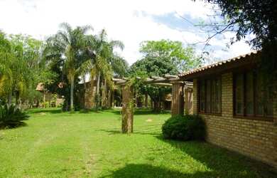 Imagem: A casa em condomínio possui 5 Dormitórios, 5 Banheiros, 2