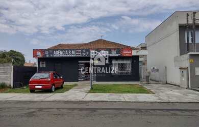Imagem: A casa possui 4 Dormitórios, 1 Banheiro, 3 Vagas na garagem