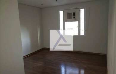 Imagem: O depósito possui 2 Vagas na garagem e 60m² de Área e está