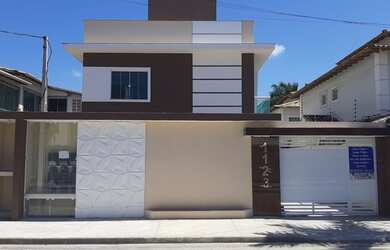 Imagem: A casa possui 2 Dormitórios, 3 Banheiros, 2 Vagas na garagem