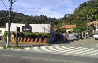 Imagem: O depósito possui 2 Vagas na garagem, 300m² de Área e está