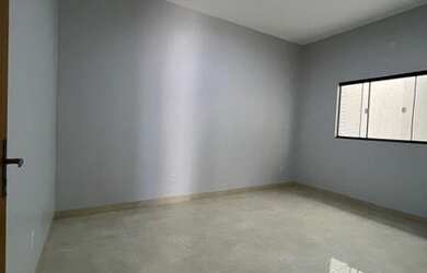 Imagem: A casae possui 3 Dormitórios, 2 Banheiros, 1 Vaga na garagem