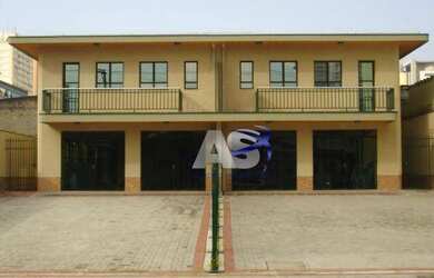 Imagem: O depósito possui 5 Vagas na garagem, 500m² de Área e está