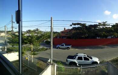 Imagem: A casa possui 3 Dormitórios, 2 Banheiros, 2 Vagas na garagem