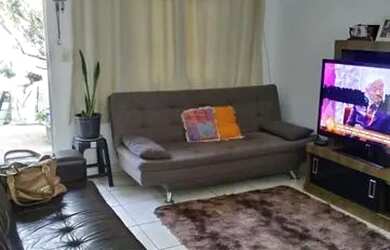 Imagem: A casa possui 1 Dormitório, 1 Banheiro, 1 Vaga na garagem