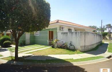 Imagem: A casa em condomínio possui 3 Dormitórios, 2 Banheiros, 2