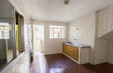 Imagem: A casa possui 2 Dormitórios, 1 Banheiro, 1 Vaga na garagem